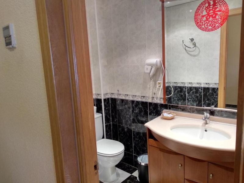 Single Room image 4