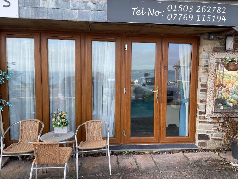Deluxe Double or Twin Room with Sea View image 4