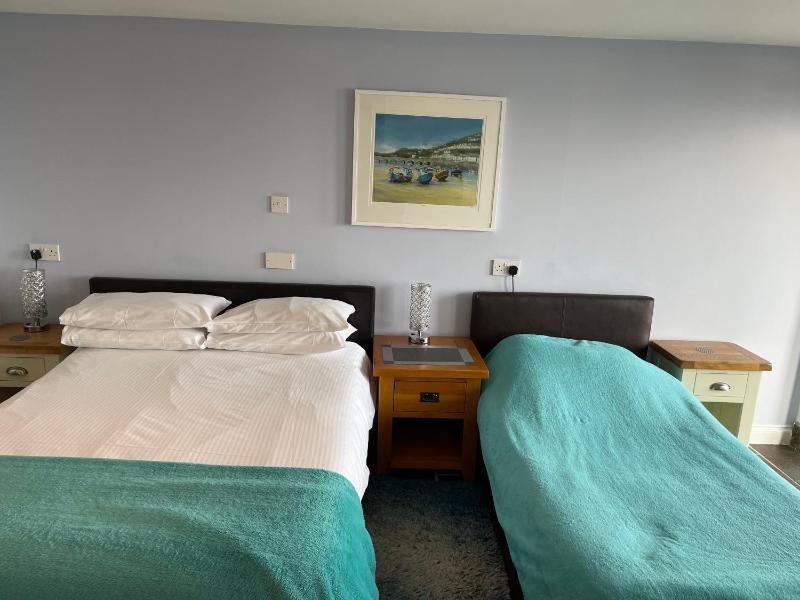 Deluxe Double or Twin Room with Sea View image 2