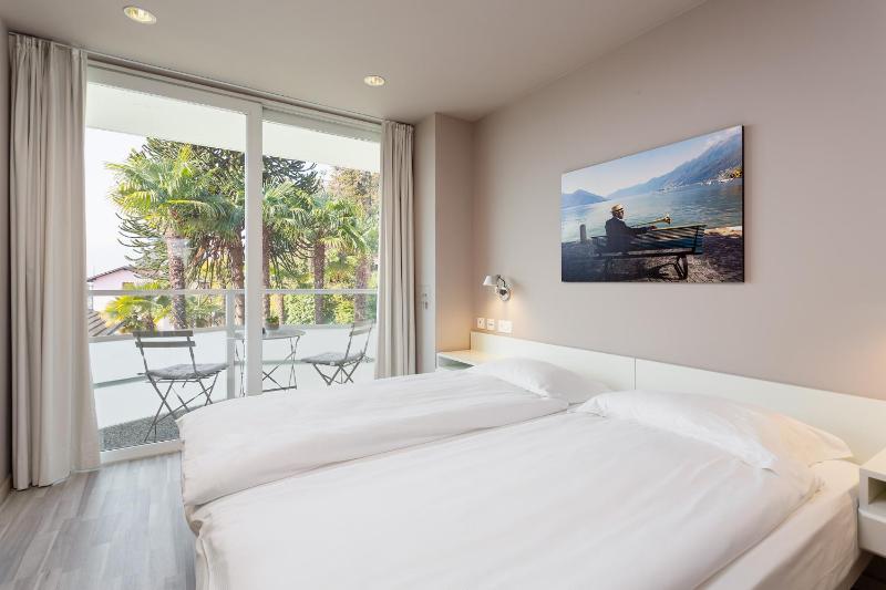 Superior Double Room with Balcony image 3