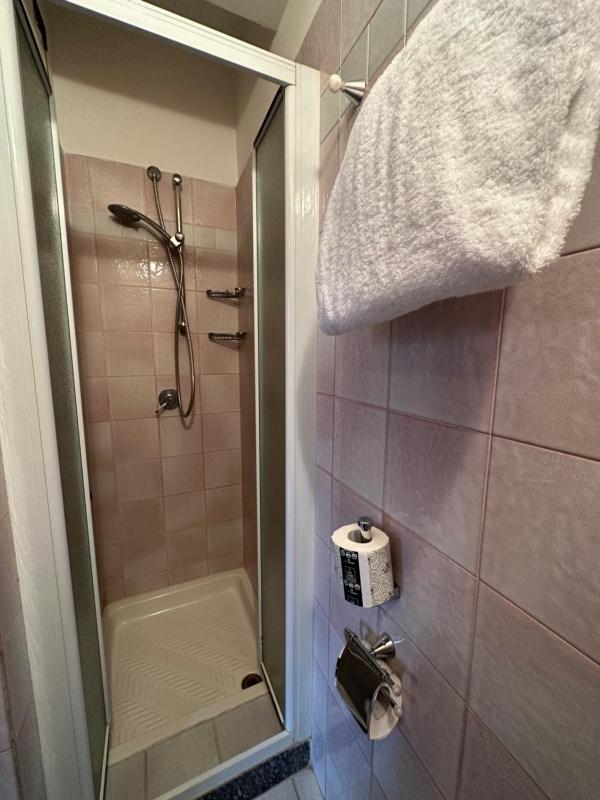 Economy Triple Room image 2