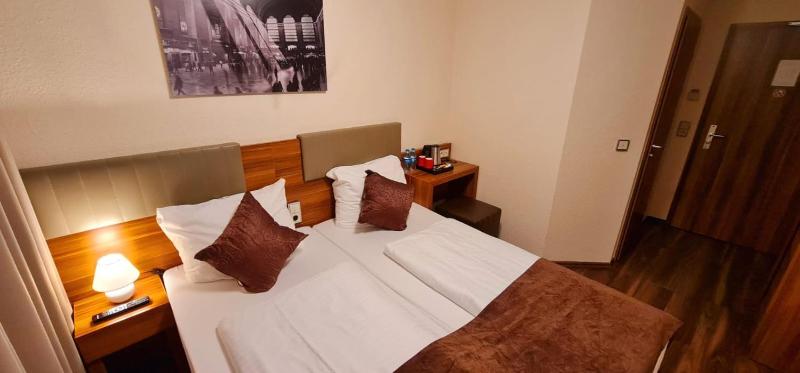 Hotel Frankfurt Messe - image 11