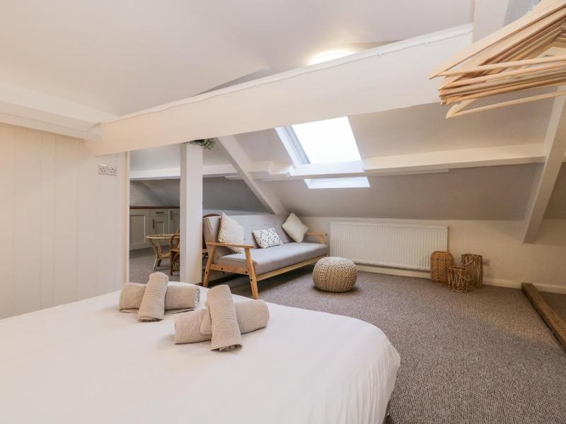 Dixon Court - image 16