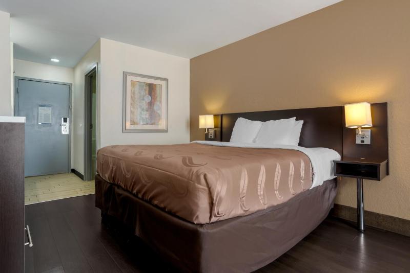 King Room - Upper Floor - Non-Smoking image 3