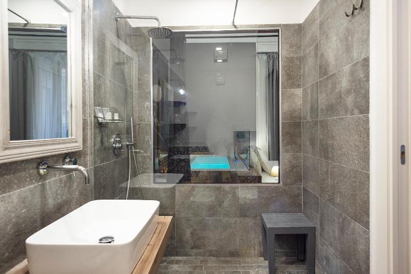 Junior Suite with Hot Tub image 2