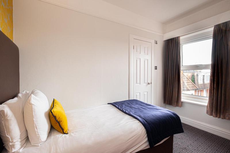 Single Room image 3