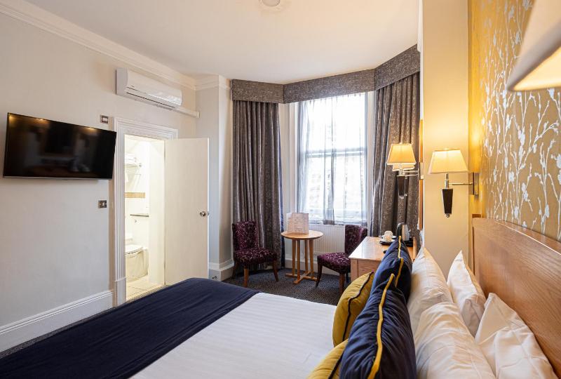 Standard Double Room with Air Conditioning  image 3