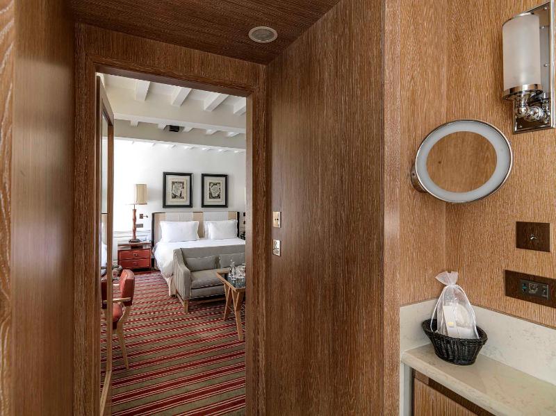 Superior Suite image 4