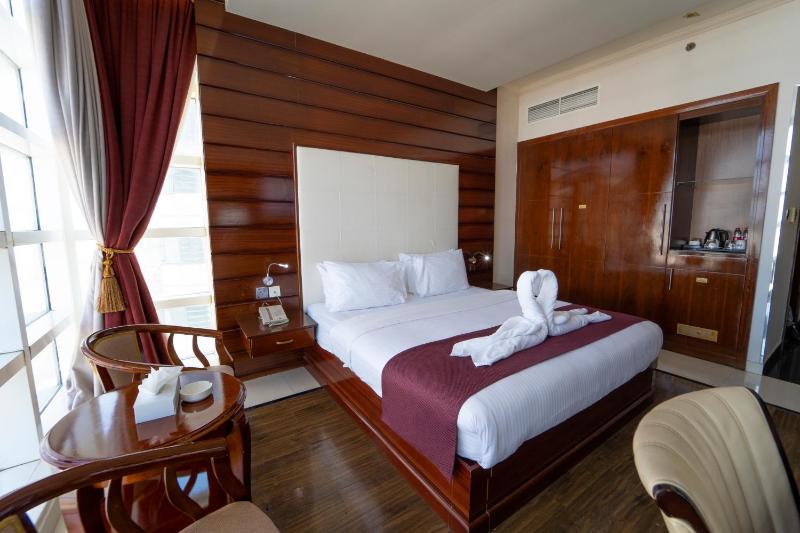 Standard King image 3