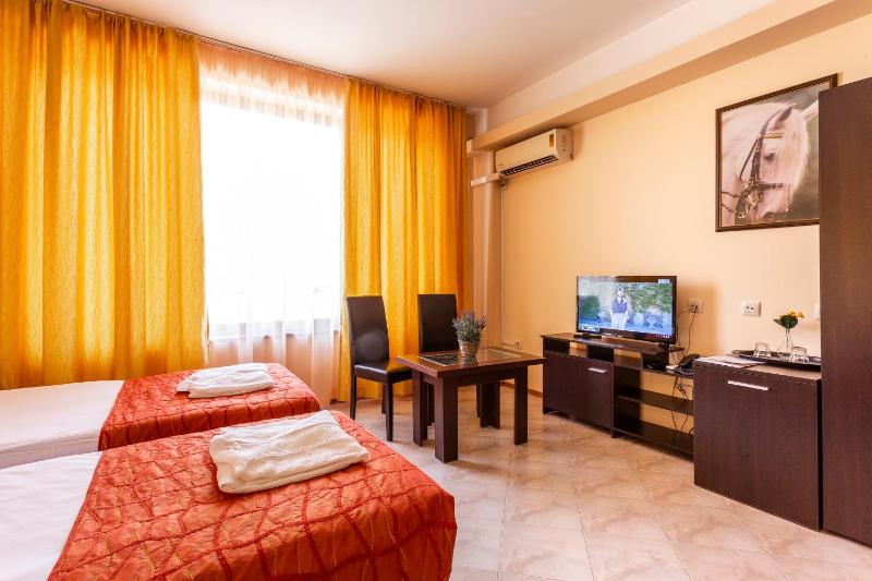 Double or Twin Room without Balcony image 3