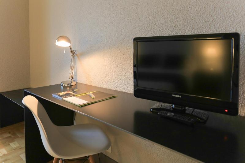 Twin Room image 2