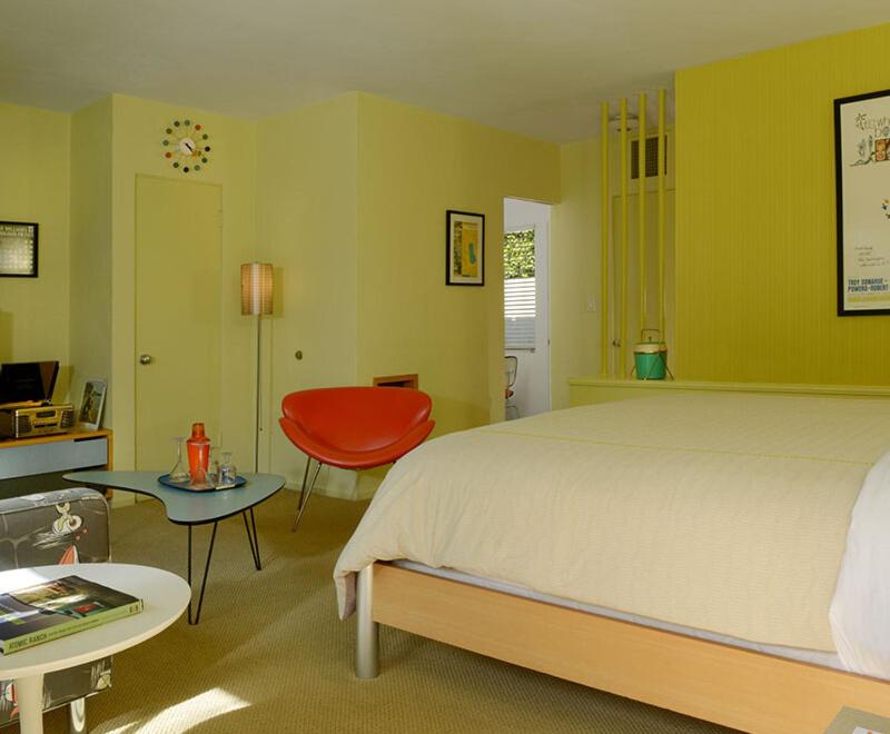 King Room with Pool View image 2