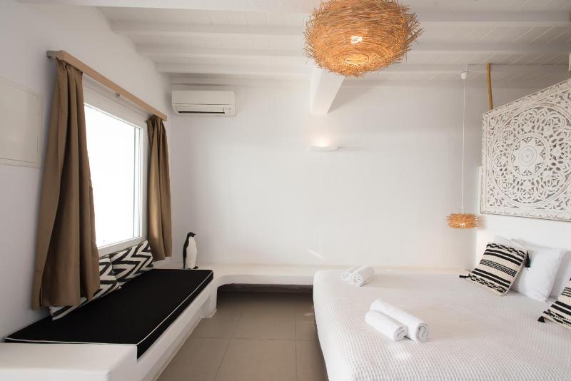 Deluxe Double Room with Sea View image 4