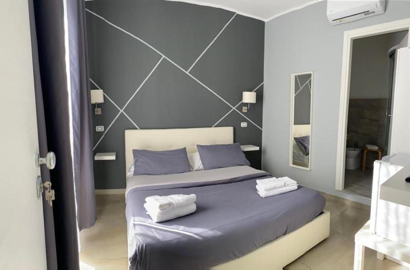 Standard Double Room image 3