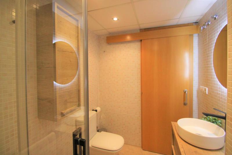 Apartamento Casaturis Playa y Montaña con parking en el centro de Alicante A130 - image 28