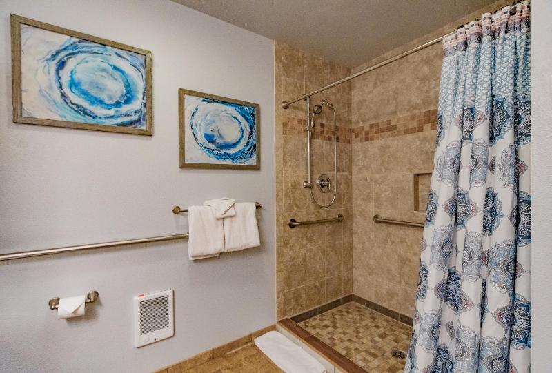 Two-Bedroom Suite image 4