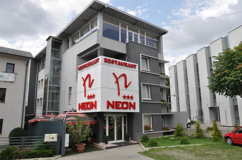Hotel Neon - image 14