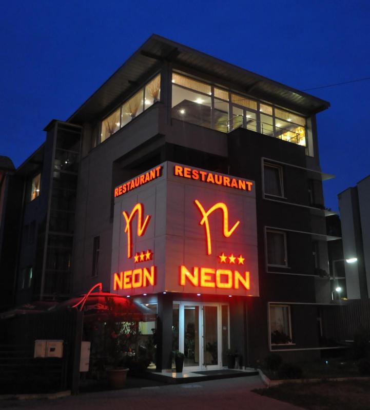 Hotel Neon - image 17