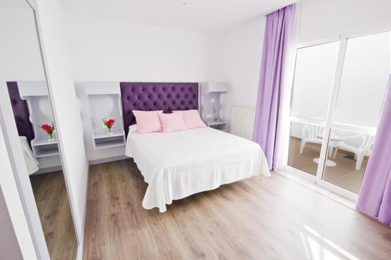 Deluxe Double Room with Spa Bath  image 2