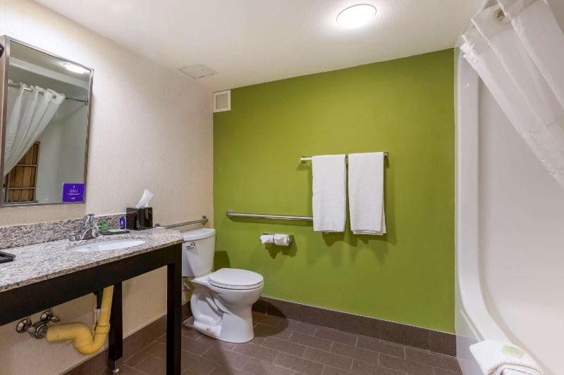 King Room - Accessible/Non-Smoking image 3
