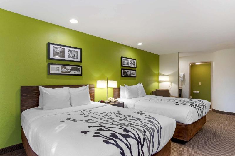 Queen Suite - Non-Smoking image 3