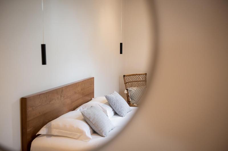Deluxe Double Room image 4