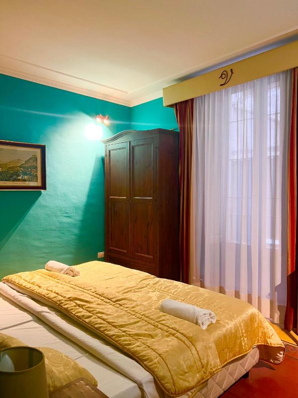 Deluxe Double Room image 3