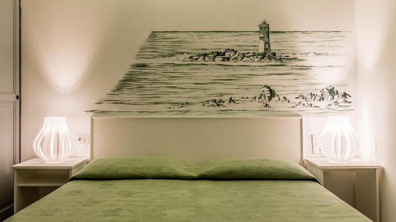Standard Double Room image 4