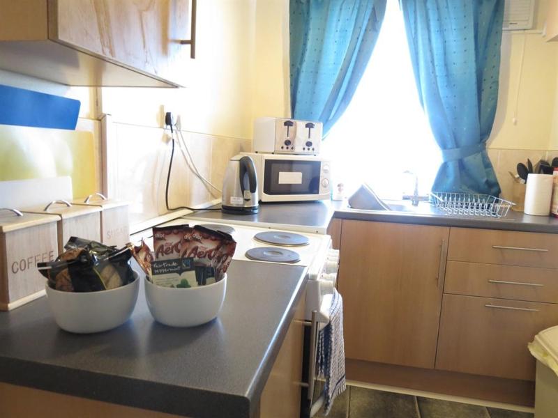 One-Bedroom Standard Apartment image 4