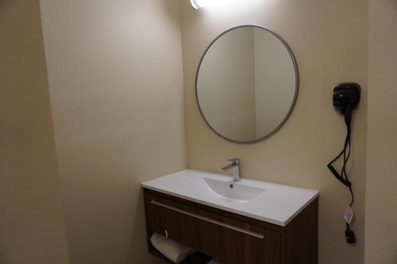 Queen Room image 3