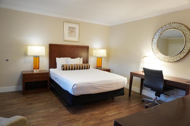 Queen Room image 4