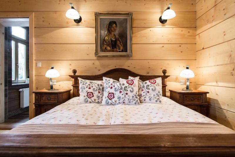 Double Room with Balcony image 3