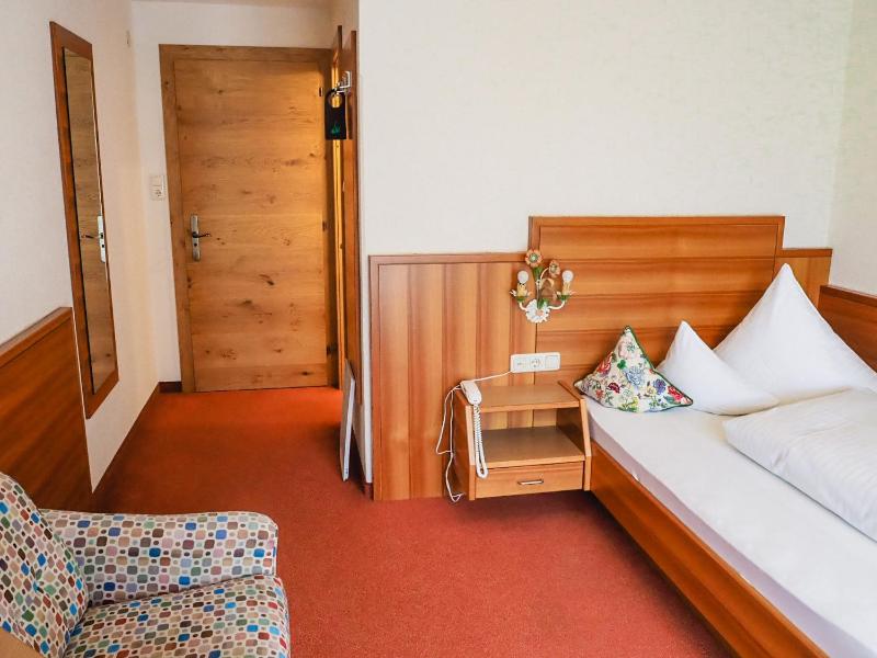 Single Room image 4