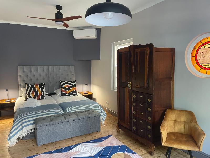 Family Room image 2