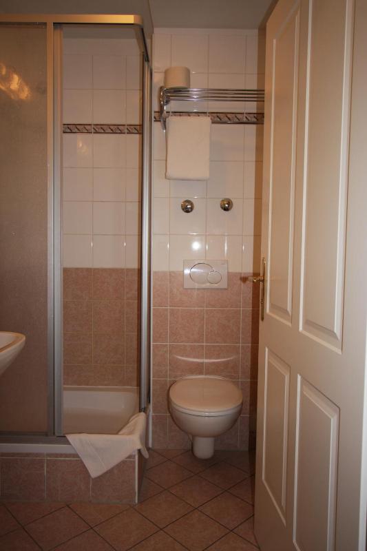 Budget Single Room image 3