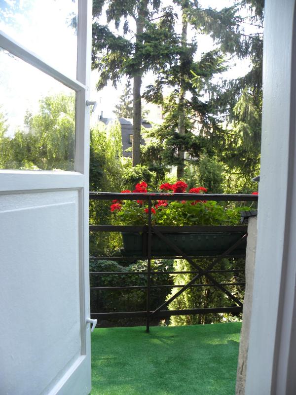 Triple Room with Shared Bathroom image 2