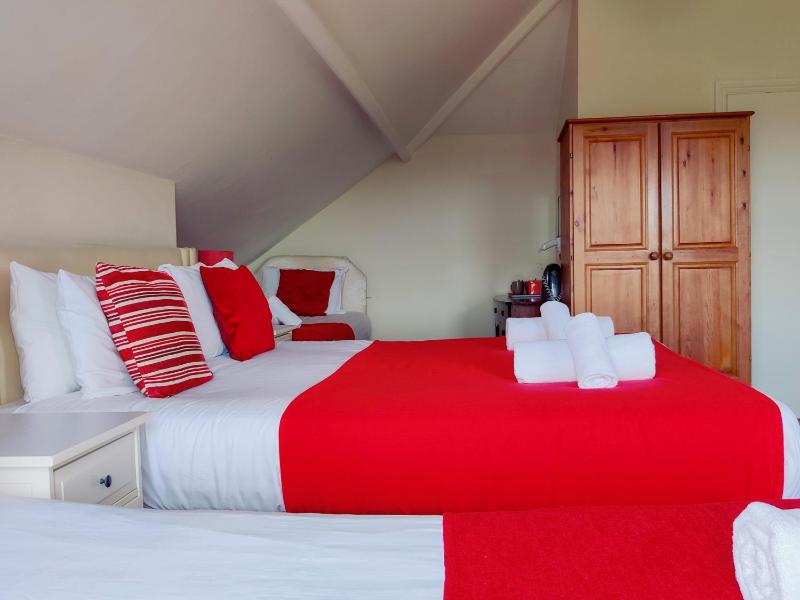 Standard Quadruple Room image 1
