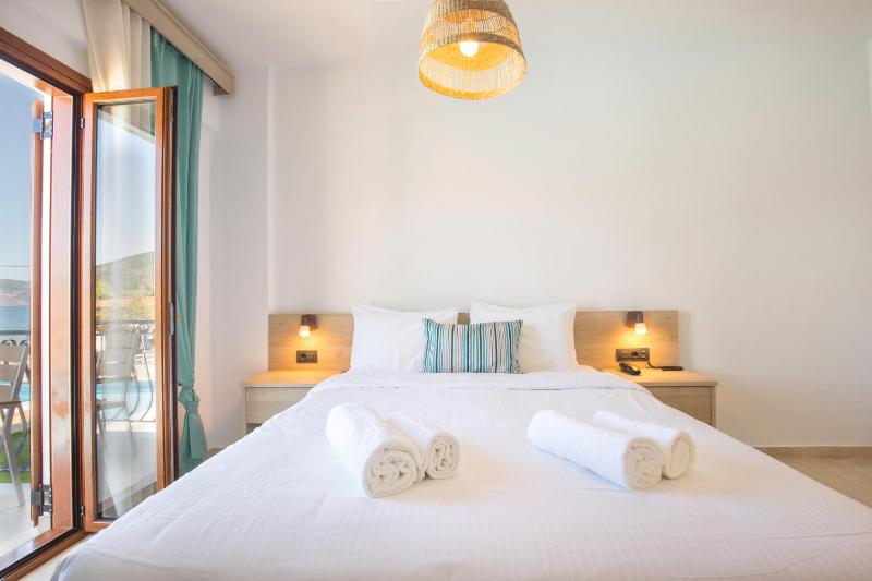 Double or Twin Room with Mountain View image 3