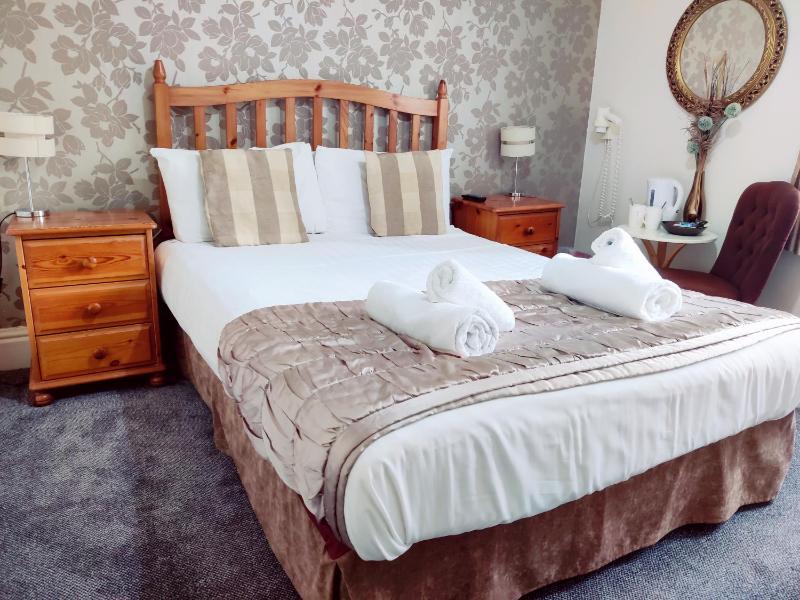 Standard Double Room image 2