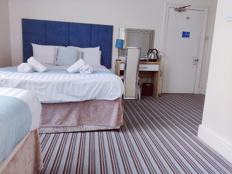 Standard Triple Room image 1