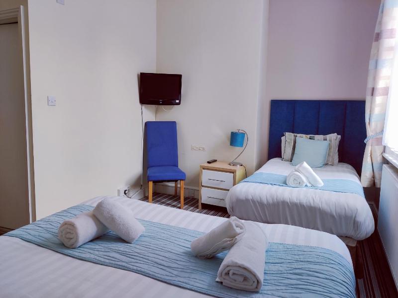 Standard Triple Room image 4