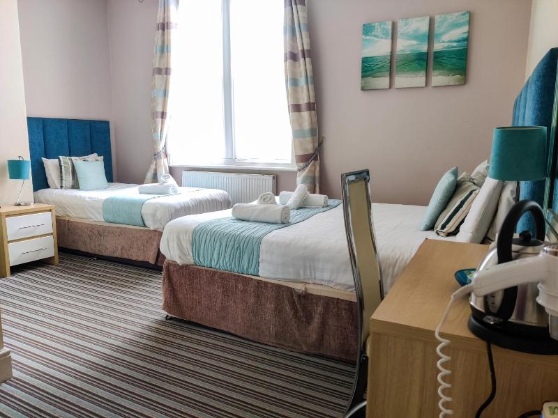 Standard Triple Room image 3