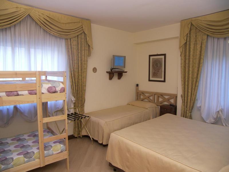 Comfort Quadruple Room image 4