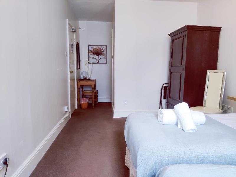 Standard Twin Room image 1