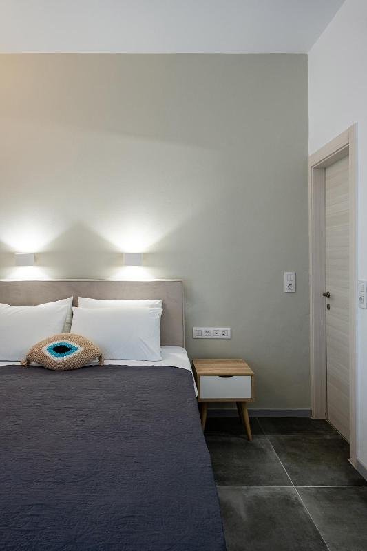 Superior Triple Room image 2