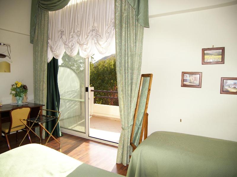 Comfort Quadruple Room image 3