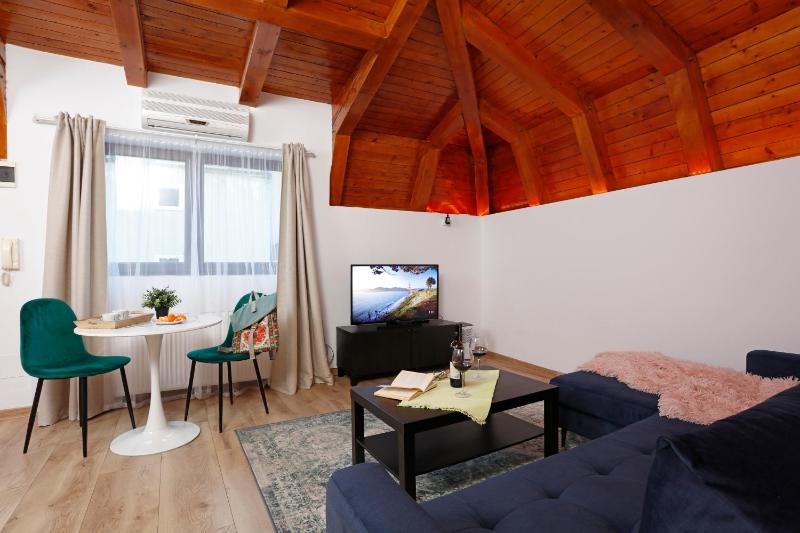One Love Central Cottage - image 10