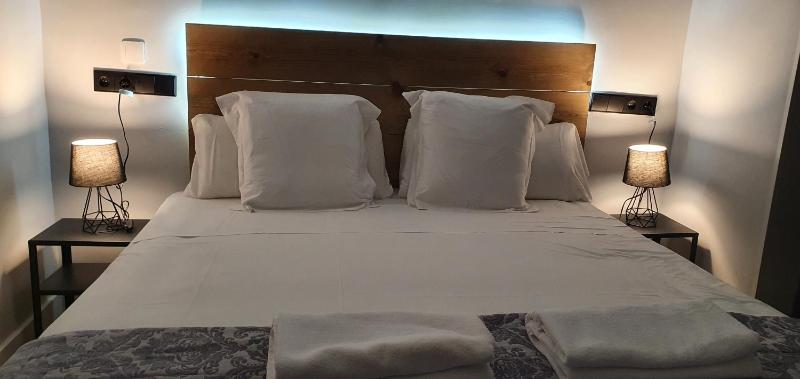 Double Room with Private Bathroom image 1