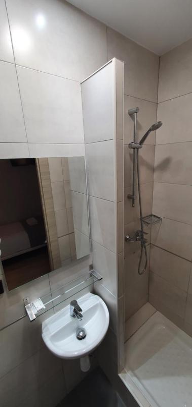 Double Room with Private Bathroom image 3