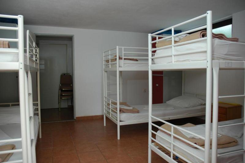 Bed in 8-Bed Mixed Dormitory Room image 2